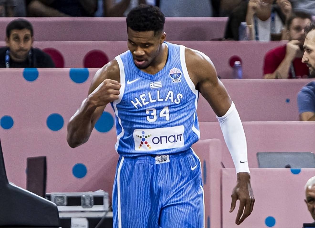 开云体育app-勇士B队绝地反击巴西男篮，字母哥高光表现