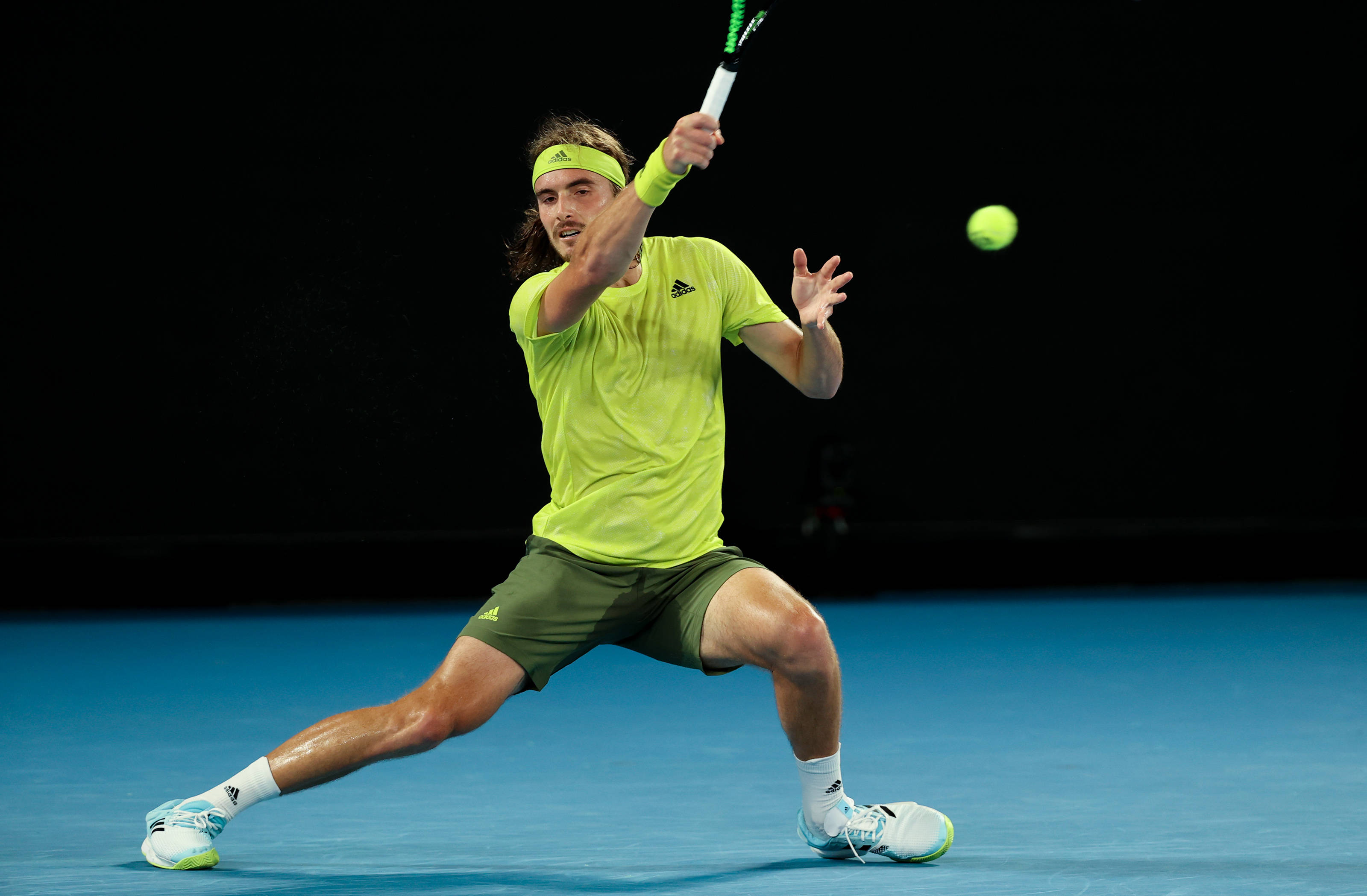 法国网球队爆冷澳大利亚网球队，西西帕斯制霸全场的简单介绍