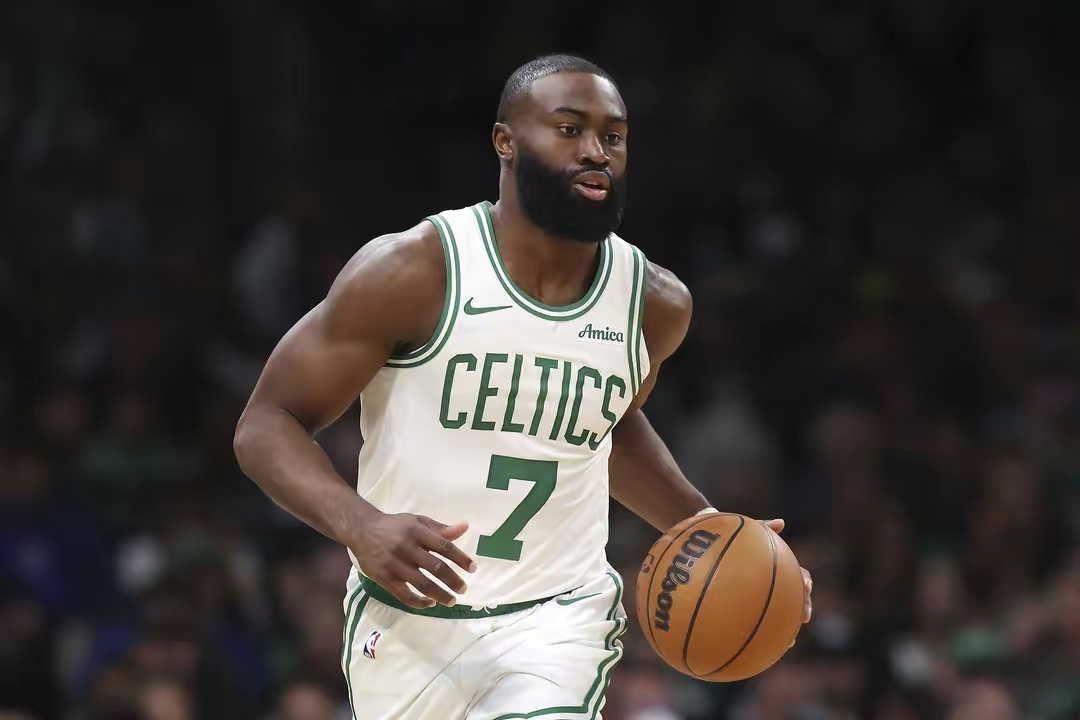 步行者翻盘凯尔特人，杰伦·布朗高光表现的简单介绍