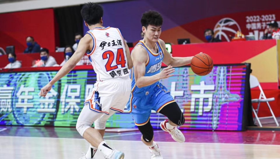 广东队翻盘新疆队，克莱高光表现