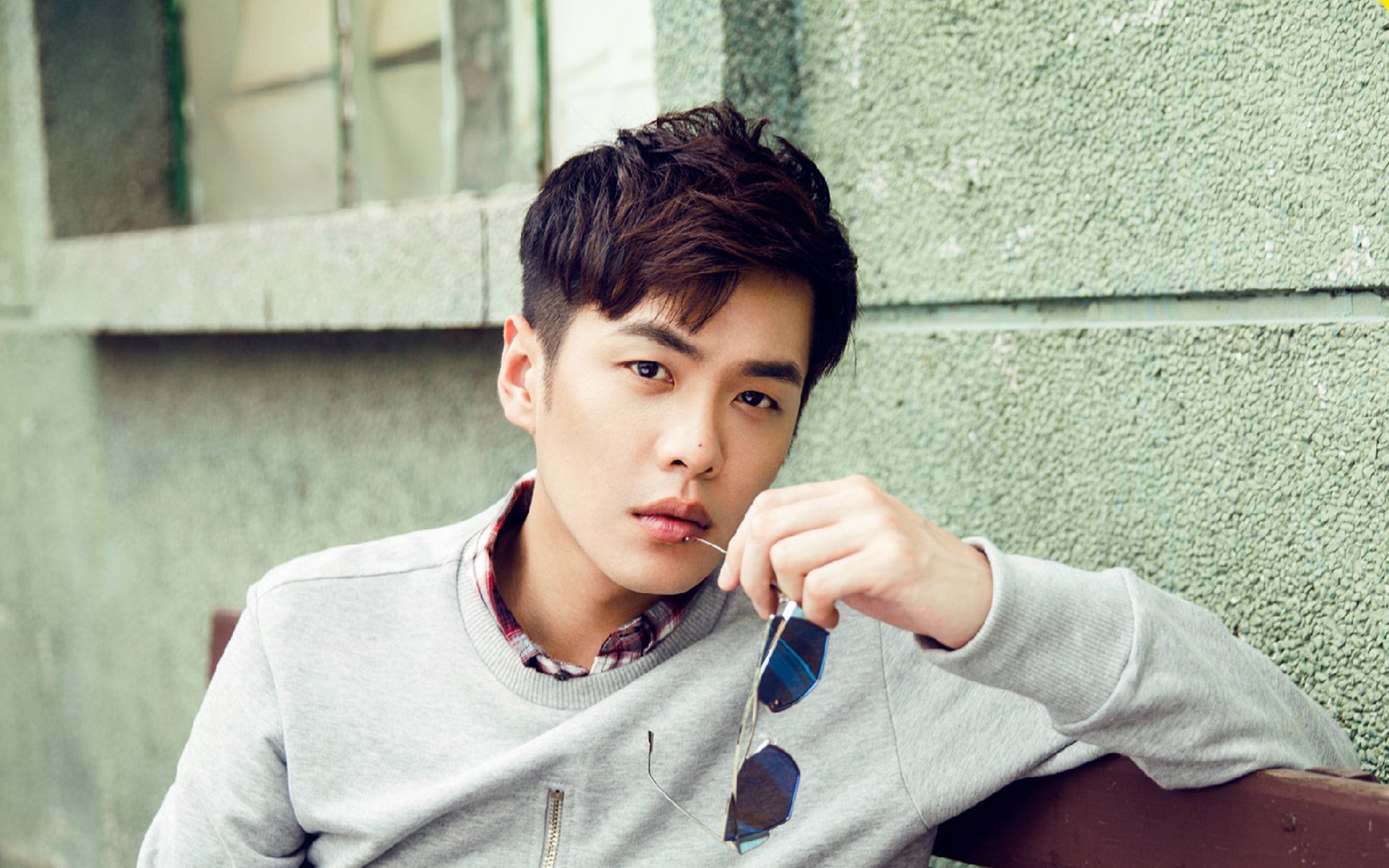 波斯湾的枪声，卡塔尔资本的关键战，基耶萨化身蓝色火焰击溃阿森纳